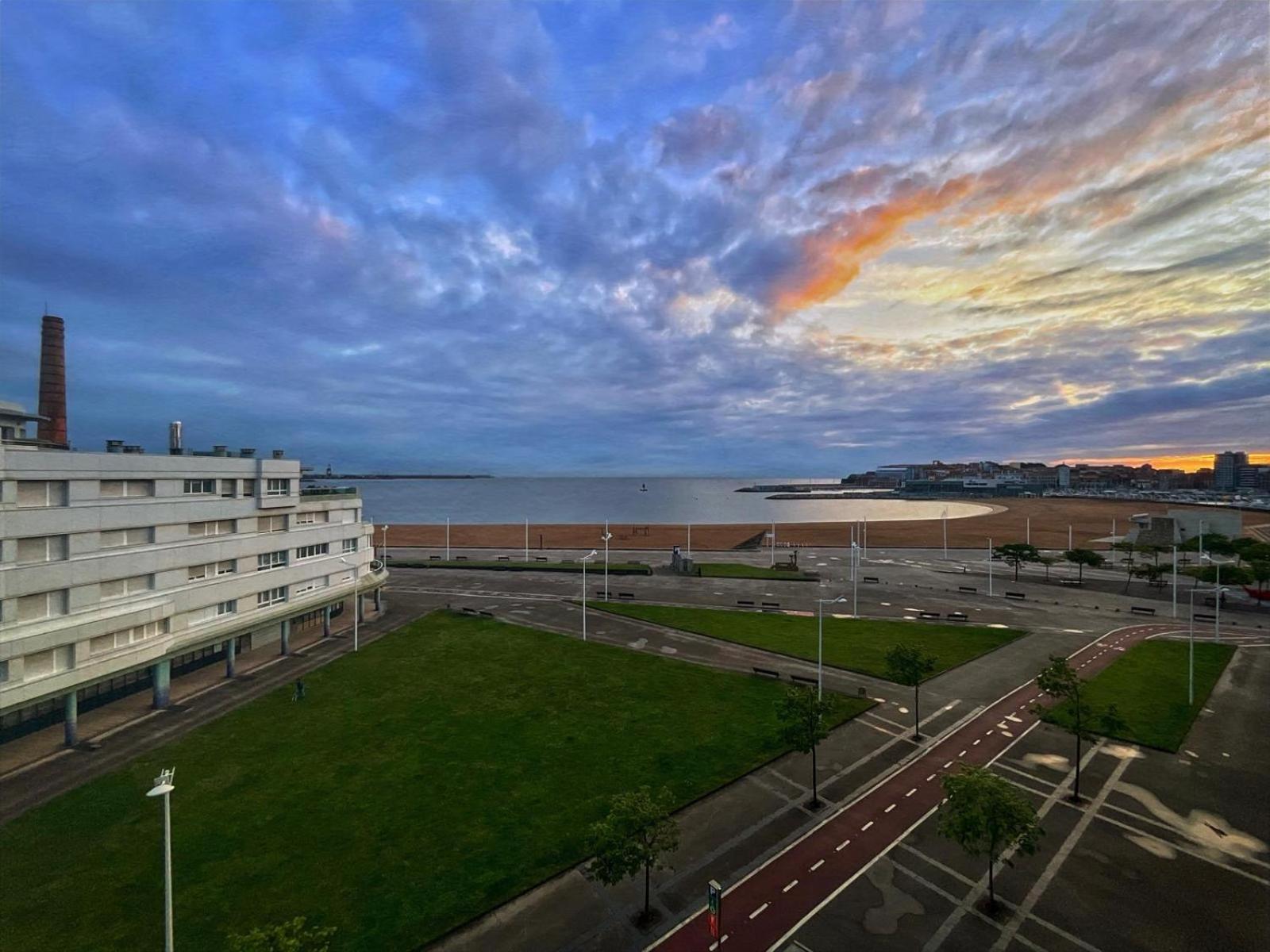 Appartamento El Atico De La Playa Parking Gratis Gijón Esterno foto